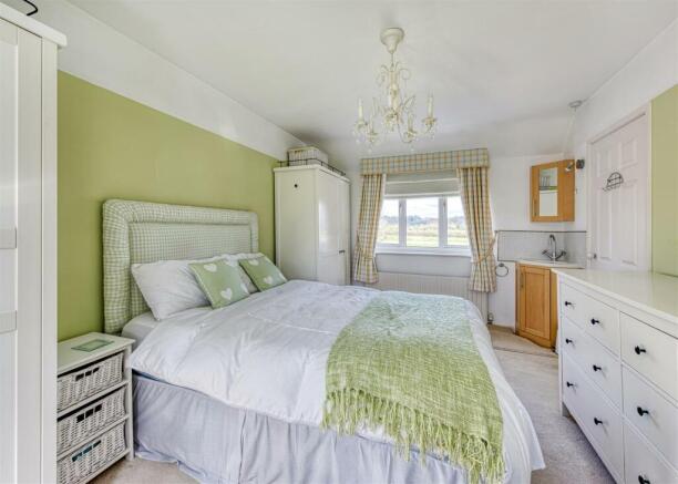 Awbridge House-bed3.jpg