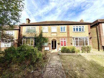 Moor Lane, Chessington, Surrey. KT9 2AB