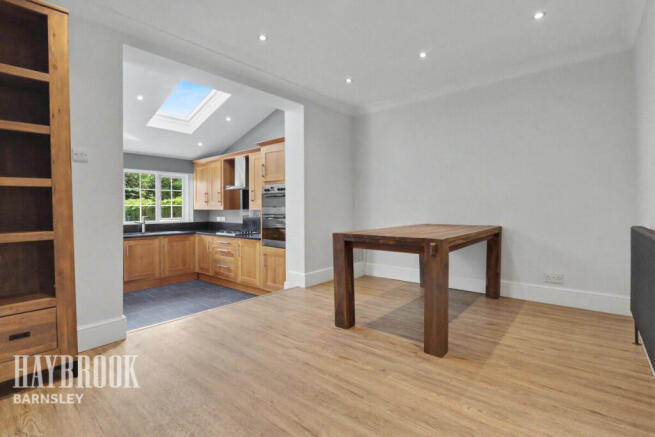 3 bed Semi-Detached for sale Image 7