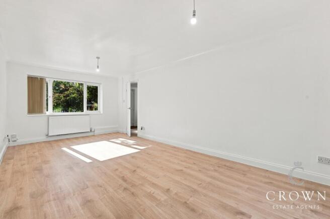 Lounge/Dining Area