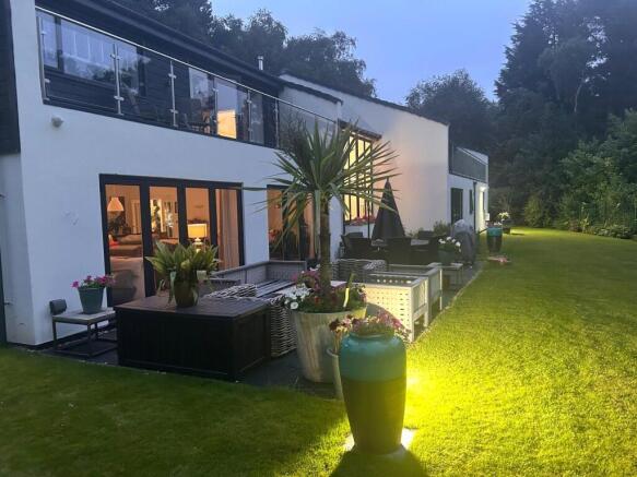 6 bed Detached for sale Image 12