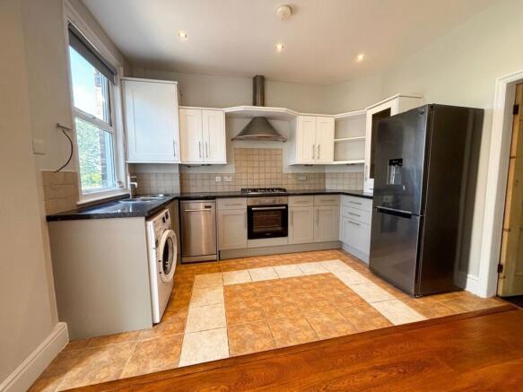 3 bed End of Terrace to rent Image 6