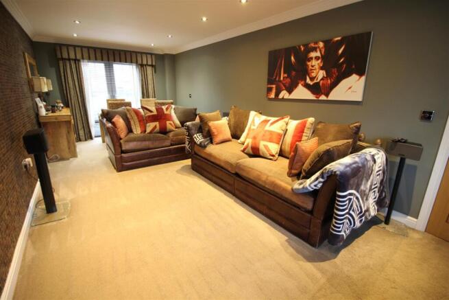 4 bed Detached for sale Image 7