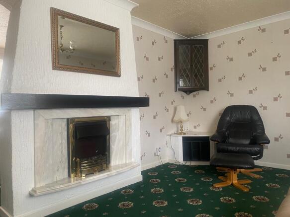 LOUNGE/DINING ROOM