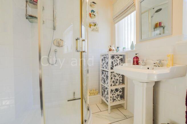 Bathroom 2.jpg