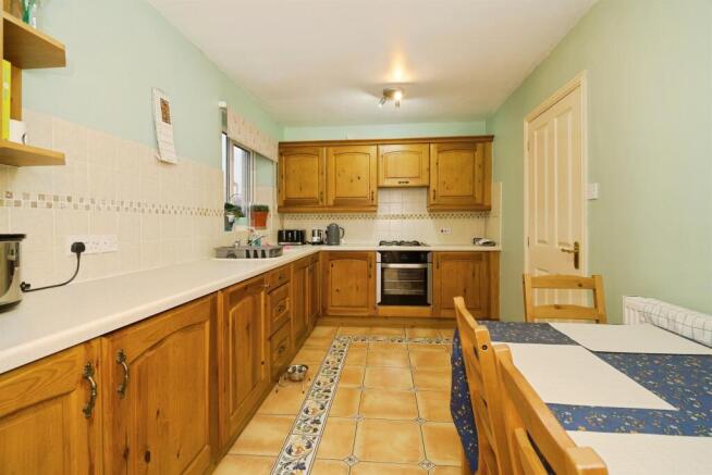 3 bed Semi-Detached for sale Image 4