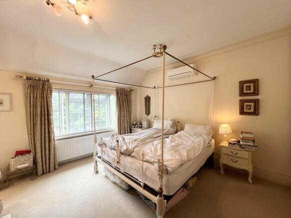 MAIN BEDROOM