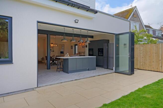 4 bed Detached for sale Image 10