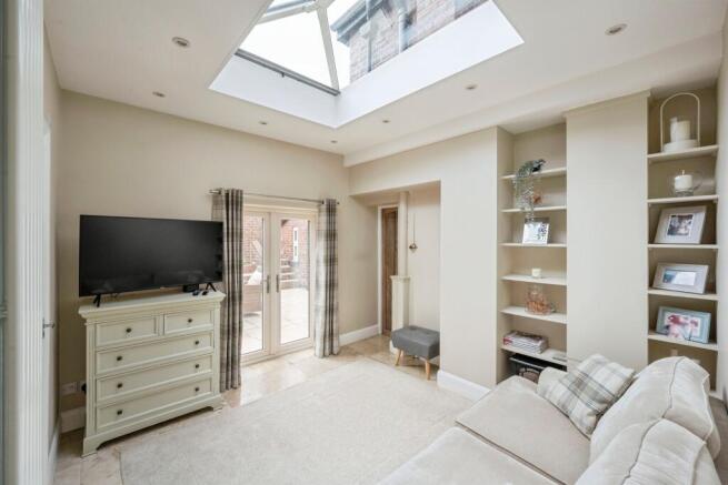 5 bed Semi-Detached for sale Image 10