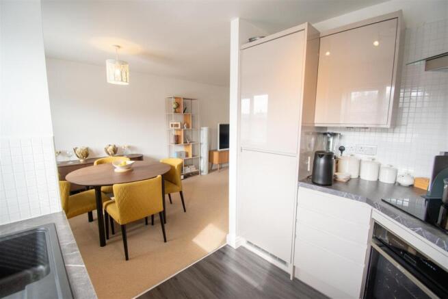 Kitchen to diner