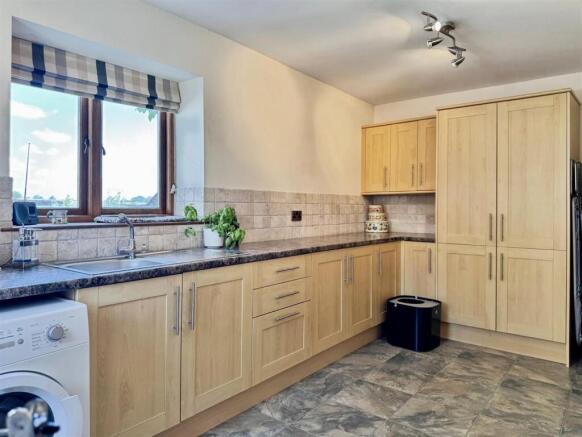 4 bed Barn Conversion for sale Image 11