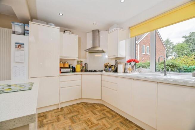 3 bed Semi-Detached for sale Image 5