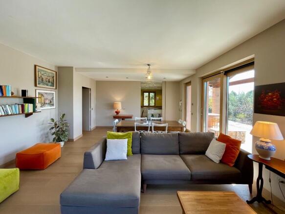 living room /kitchen