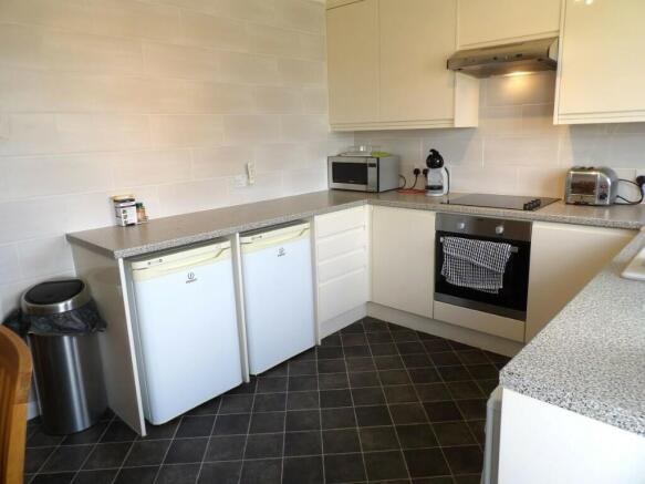 KITCHEN/BREAKFAST RM