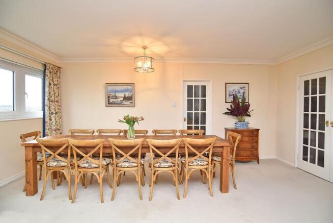 3 bed Flat for sale Image 6