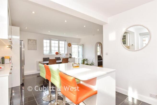 Loxwood Avenue, Worthing, West Sussex photo 4