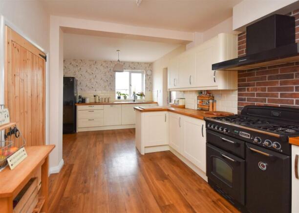 44 Market Lane - Dining Kitchen (3).jpg