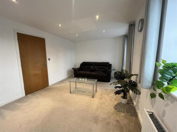 Holly Close, Stalybridge photo 4