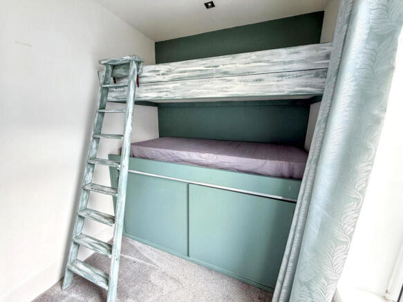 3 bed Terraced for sale Image 11