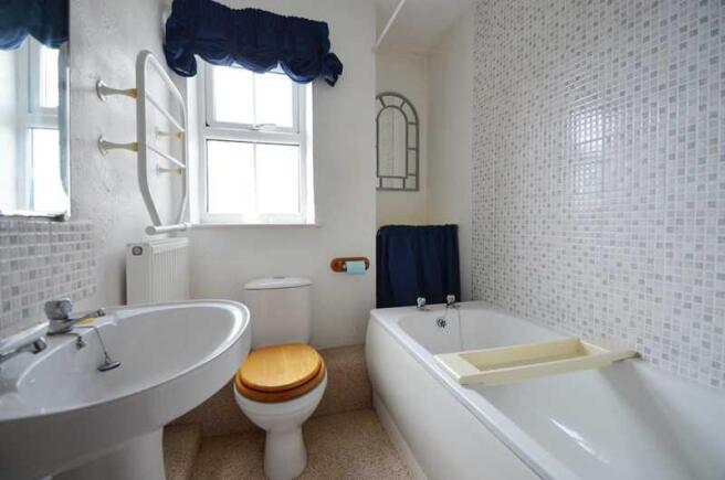 BATHROOM/WC
