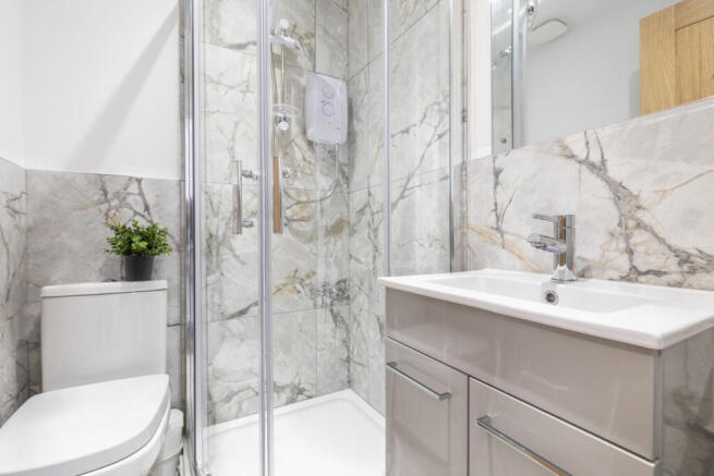 6 bed House to rent Image 9