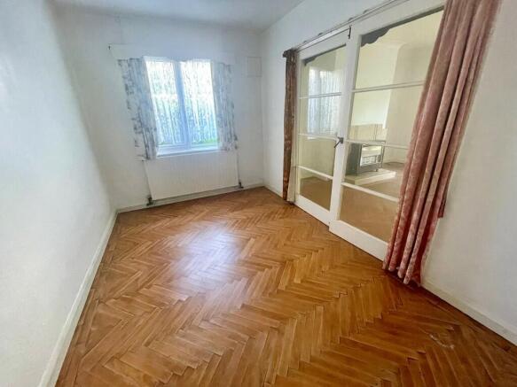 17 Cheam Road Din...