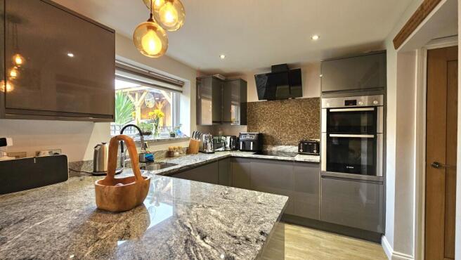 Kitchen / dining room