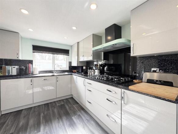 2 bed Park Home for sale Image 9