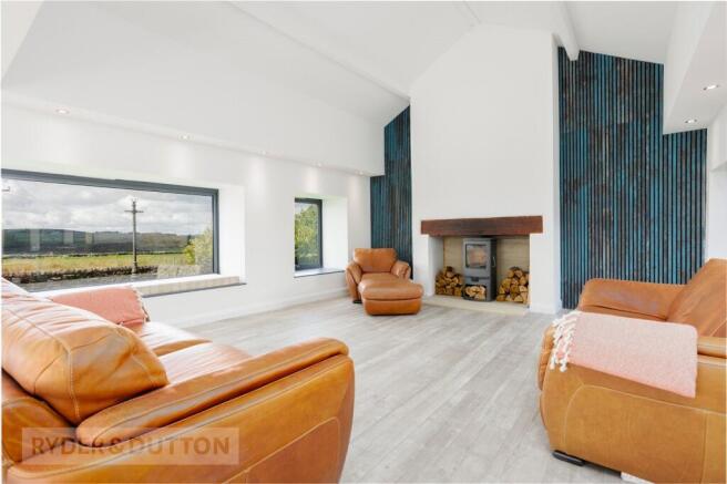 5 bed Detached for sale Image 12