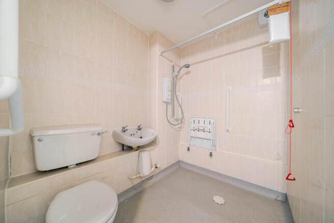 1 bed Ground Flat to rent Image 6