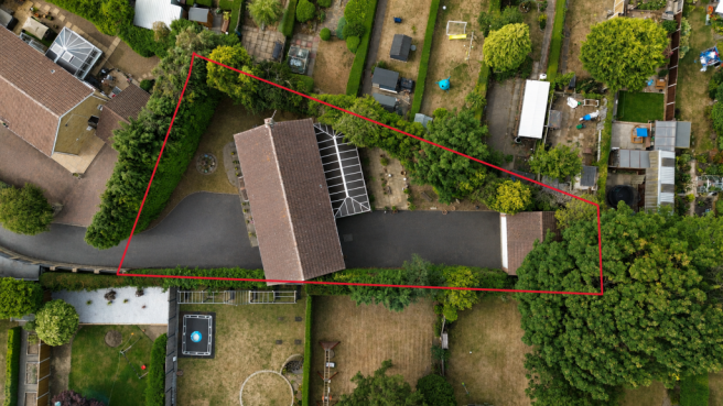 5 bed Detached for sale Image 4