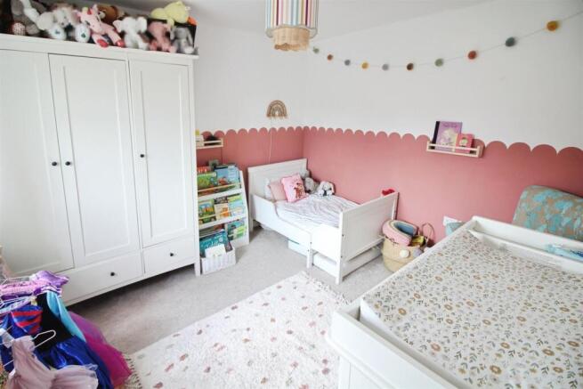 4 bed Semi-Detached for sale Image 11