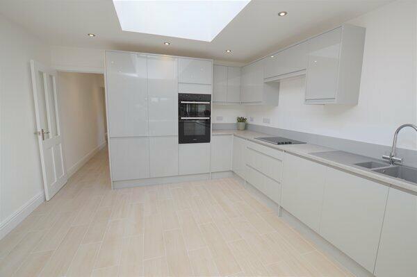 kitchen & breakfast room