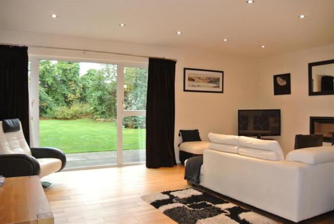 Living Room alt 1.JPG