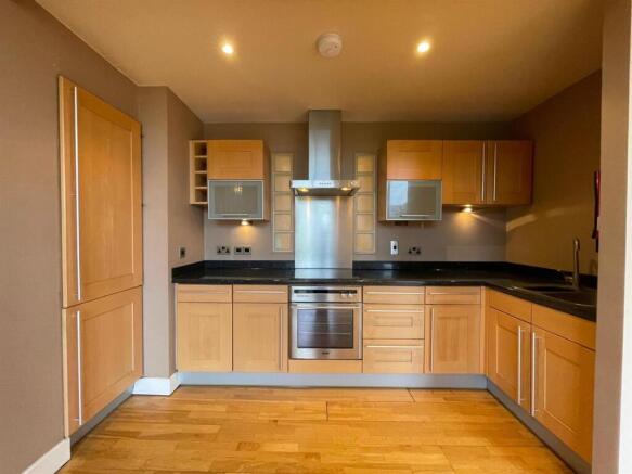 2 bed Apartment to rent Image 5