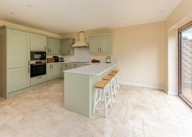 5 Dimmingsdale Road-kitchen1.jpg