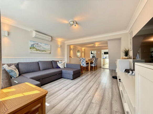 Three bedroom home with open plan living perfect for families 1086 SqFt - West Lane, Isle of Grain photo 4