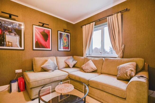 4 bed Detached for sale Image 8