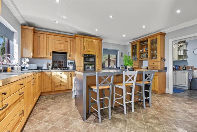 Kitchen breakfast room
