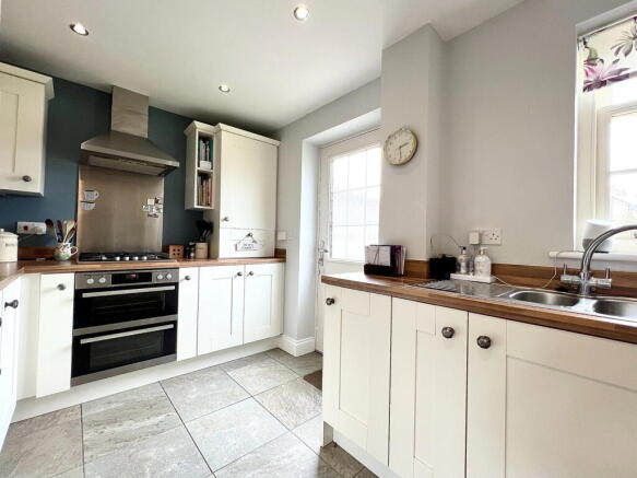 3 bed Terraced for sale Image 12