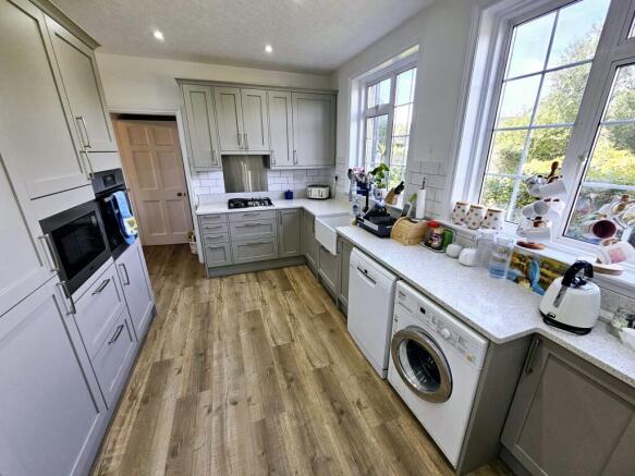 5 bed Detached for sale Image 7