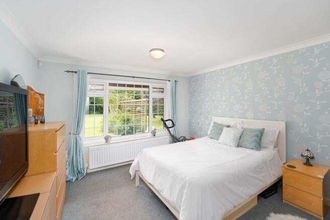 4 bed Detached for sale Image 8