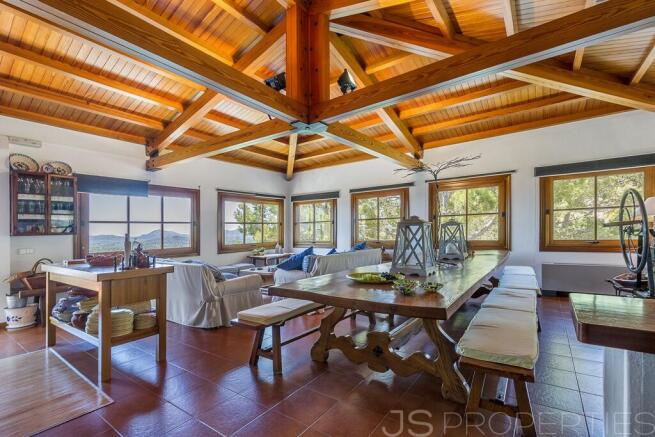 LUXURY VILLA WITH PANORAMIC VIEWS OF THE BAY OF PUERTO POLLENSA