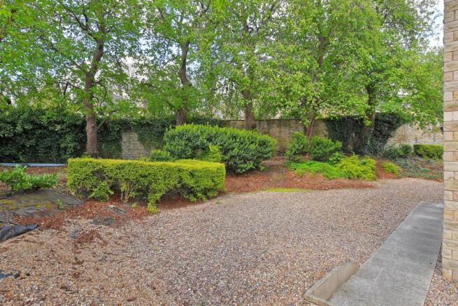 2 bed Apartment to rent Image 8