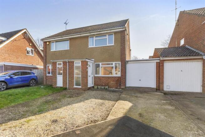 115 Rowland Way, HP19 7SP-13.jpg