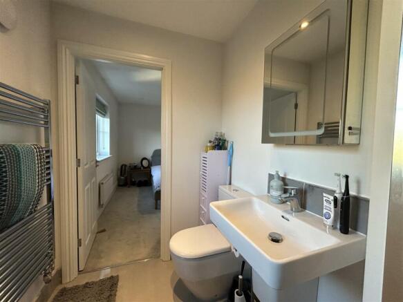 ENSUITE THROUGH TO BEDROOM 1.jpg