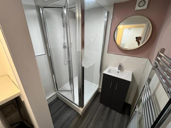 2 bed Flat to rent Image 5