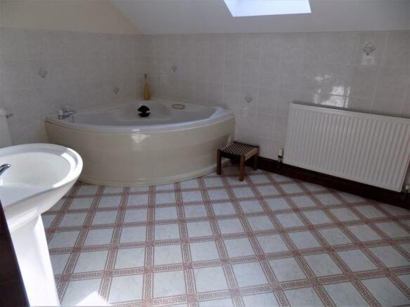 Family Bathroo...