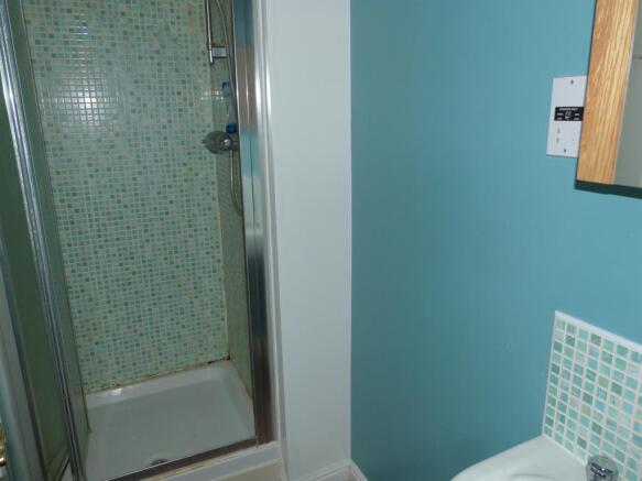 EN-SUITE SHOWER ROOM IMAGE TWO 