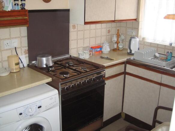 FITTED KITCHEN